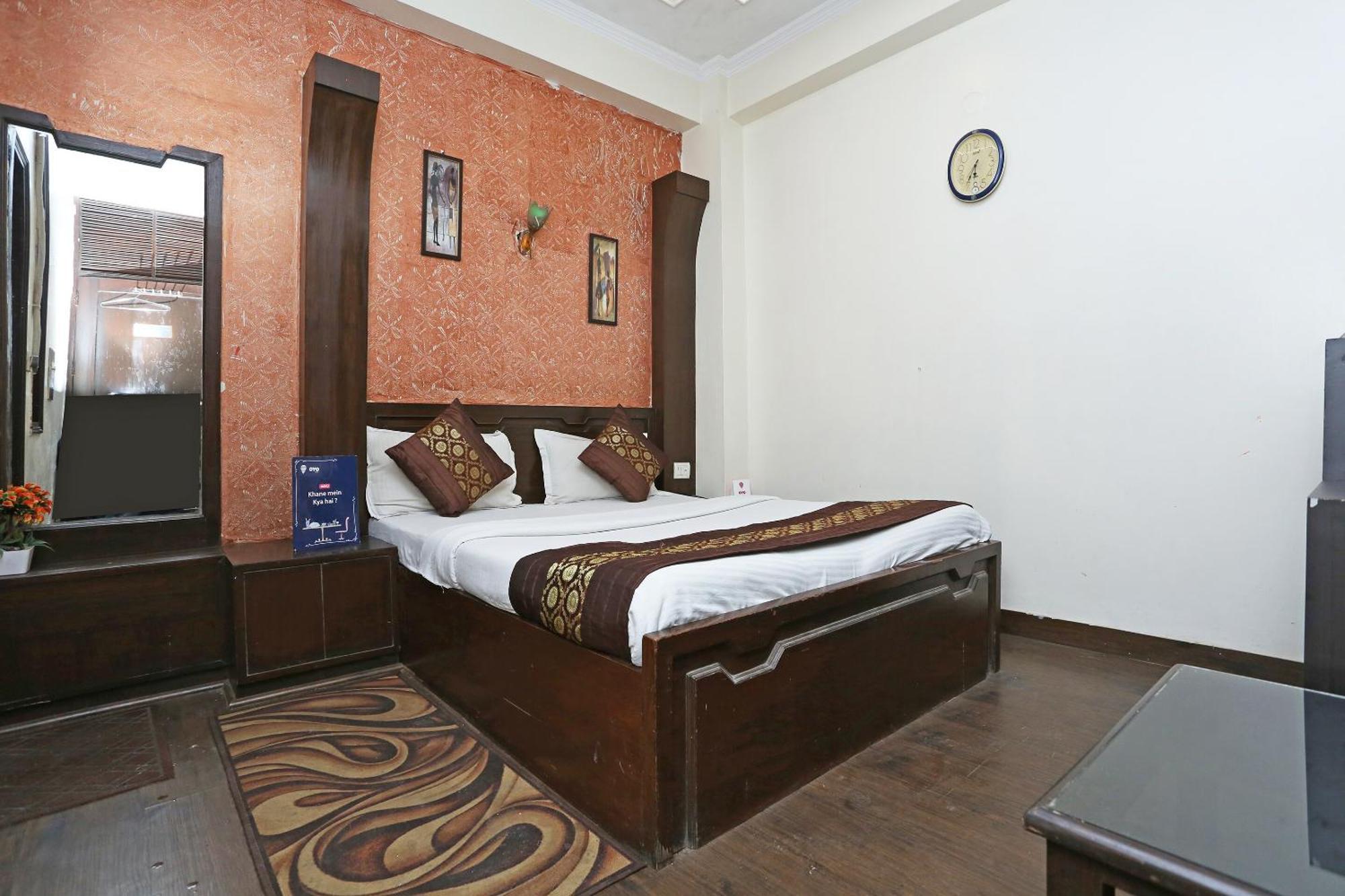 Hotel O Delhi Continental 3*
